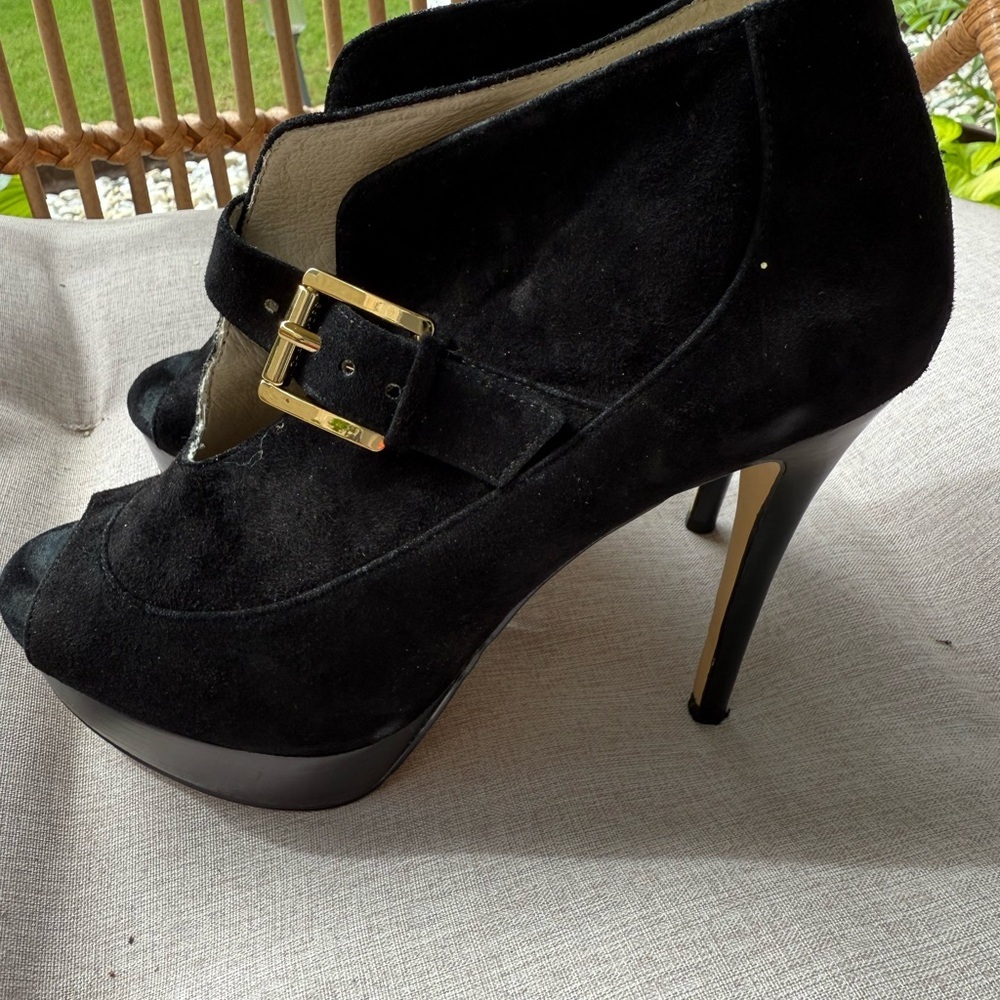 Michael Kors Eboni Bootie “Size 8M” - Picture 2 of 9